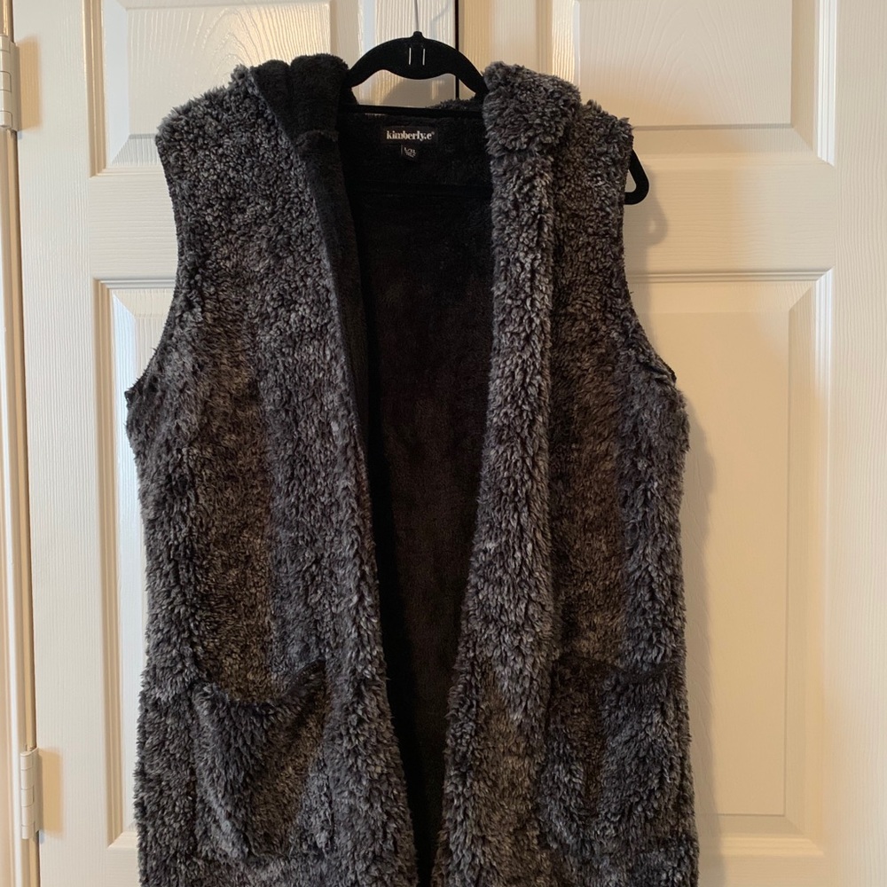Kimberly.e Hooded vest with patch pockets
